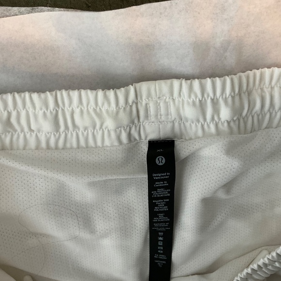 Lululemon Lined short 5” - Picture 4 of 4